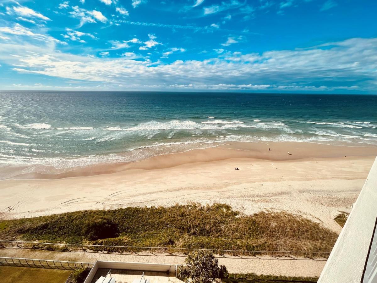 Absolutely Stunning! On The Beach !!! Gold Coast Dış mekan fotoğraf