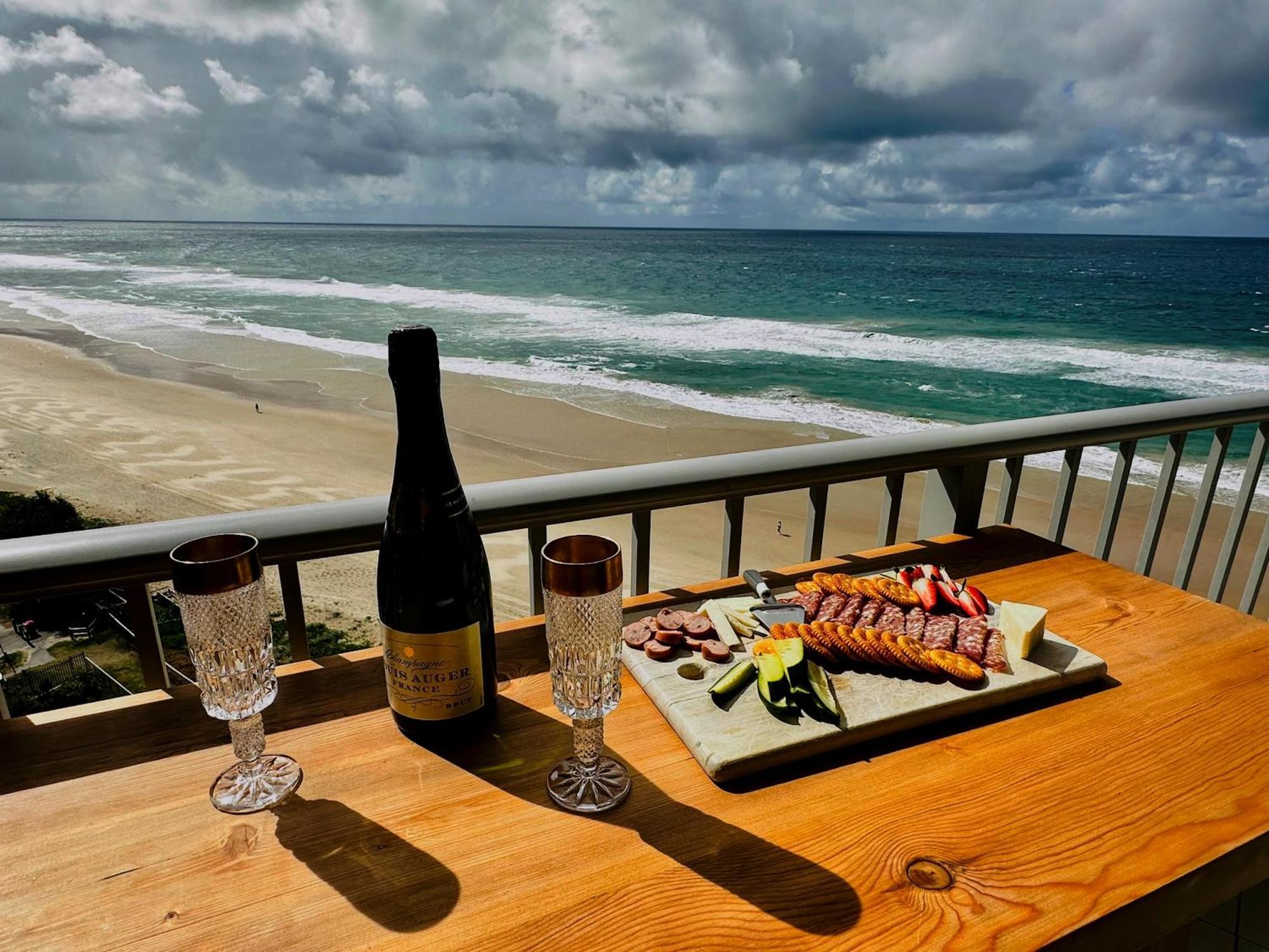 Absolutely Stunning! On The Beach !!! Gold Coast Dış mekan fotoğraf